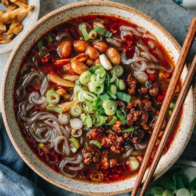  リン Fen の「牛肉麺」！濃厚な肉汁と弾力のある麺が織りなす至福のハーモニーは？