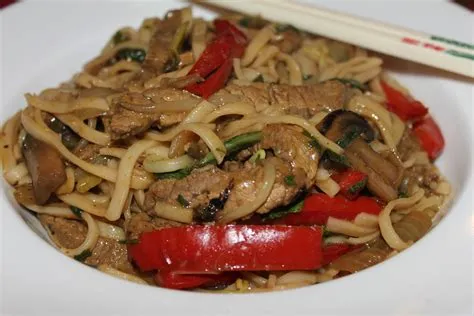  タンバン牛肉麺、甘辛い味付けとコシのある麺が織りなす至福のハーモニー！